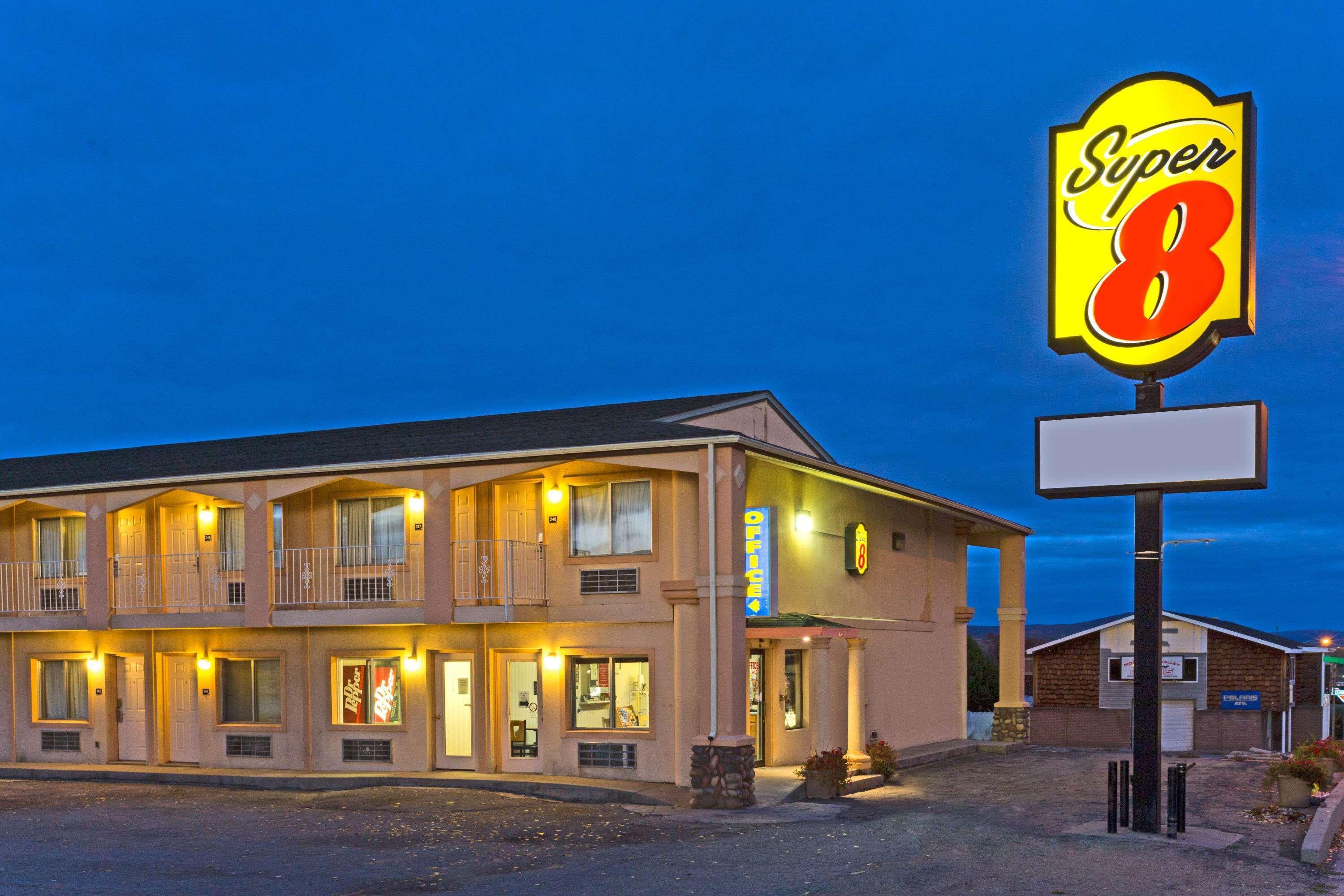 Super 8 By Wyndham Evanston Dış mekan fotoğraf