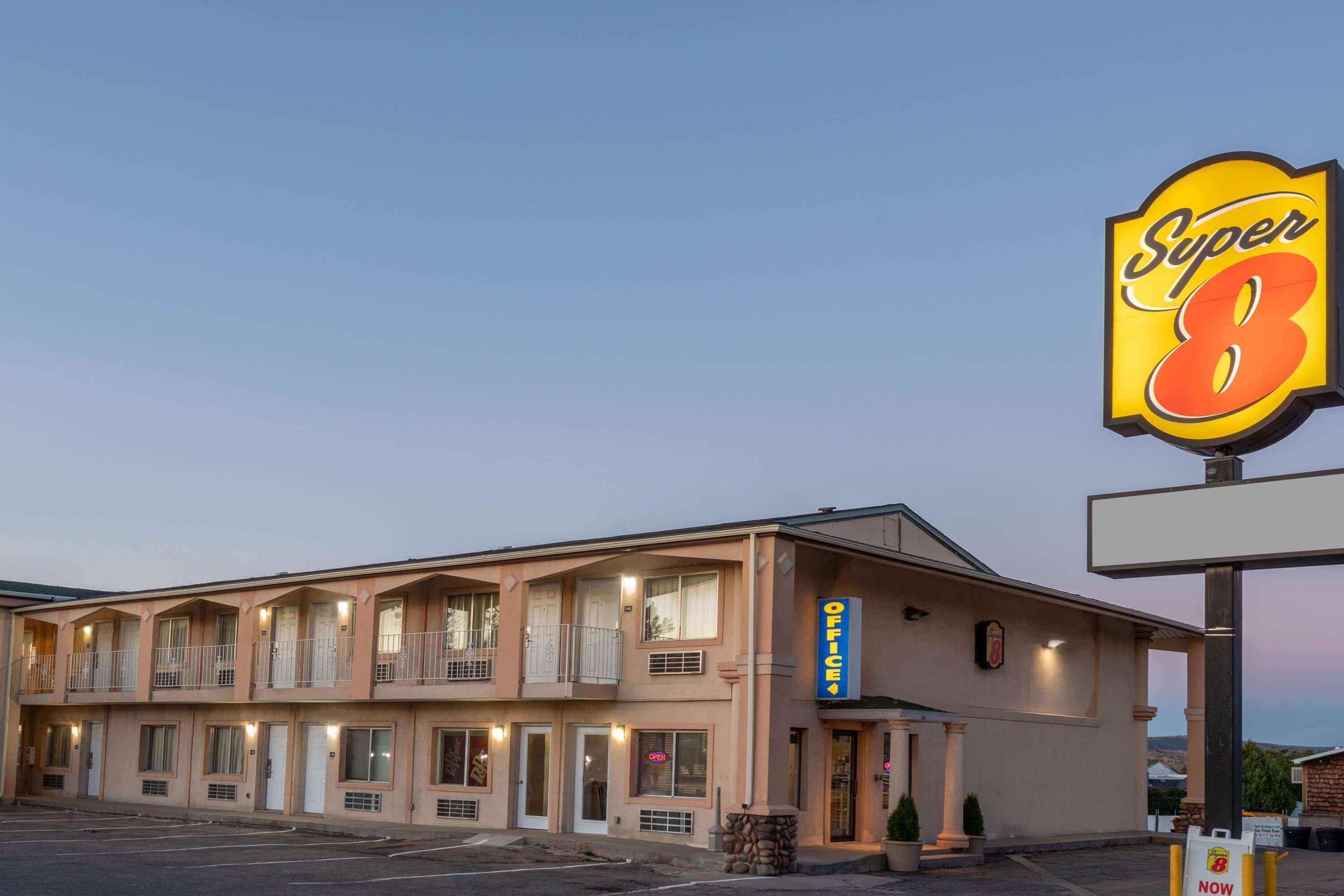 Super 8 By Wyndham Evanston Dış mekan fotoğraf